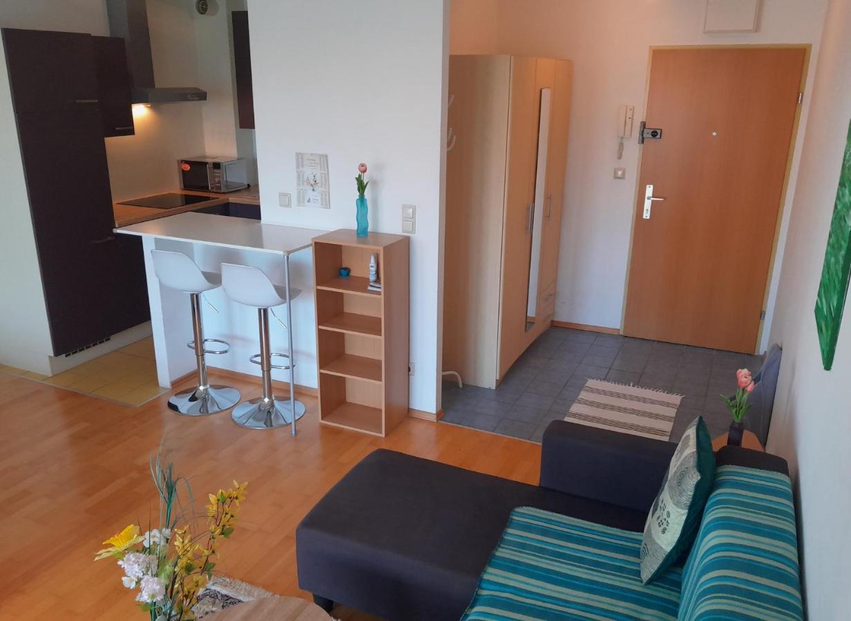 Serviced Apartment With Sunny Balcony Vienna Esterno foto